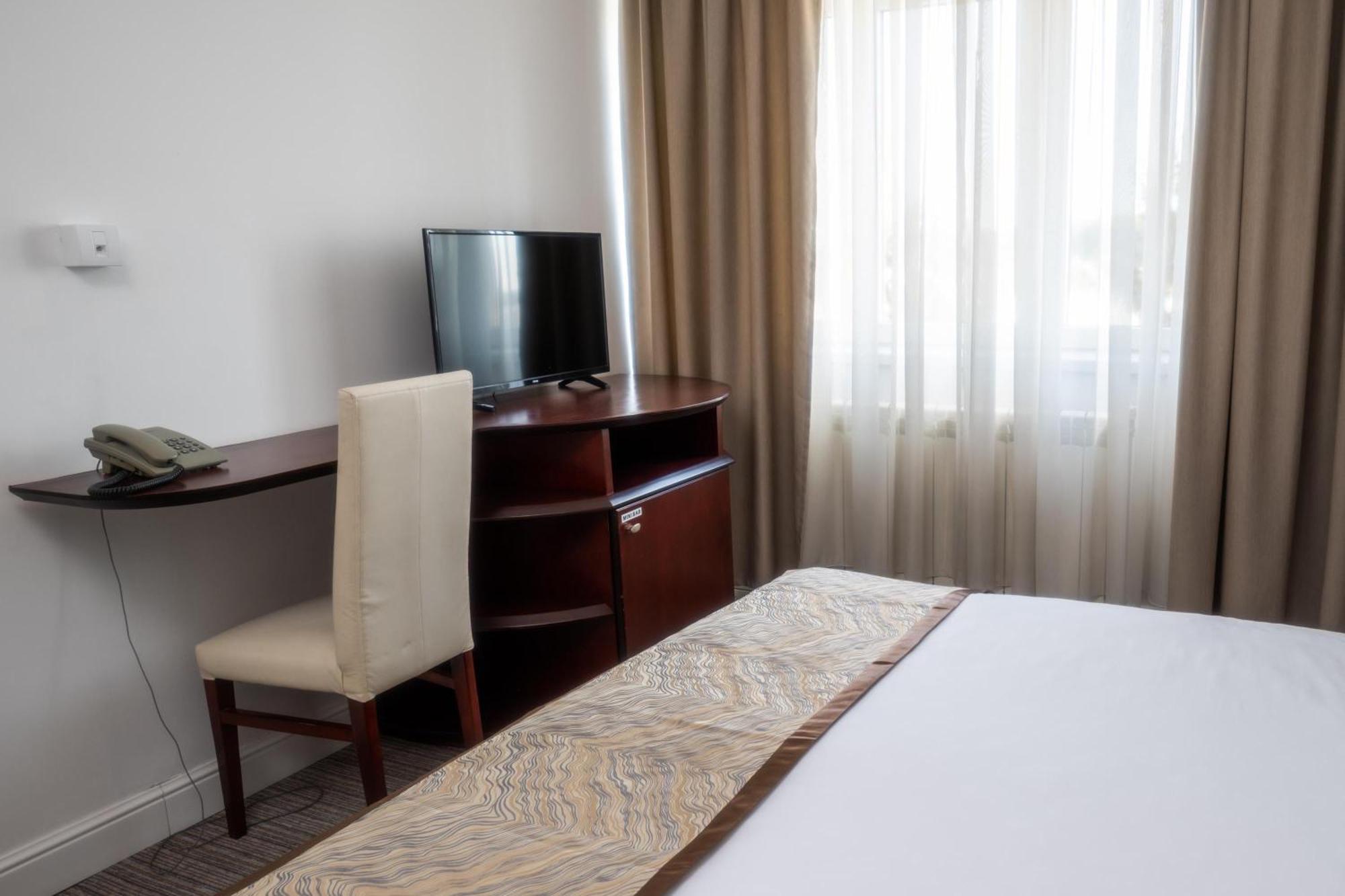 Hotel Mio City Kula Екстер'єр фото
